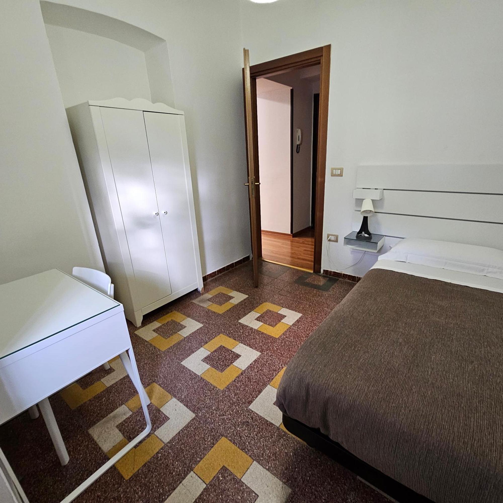 Essential Room & Parking In Centro Citta Con Parcheggio Privato E Wifi Potenza Exteriör bild